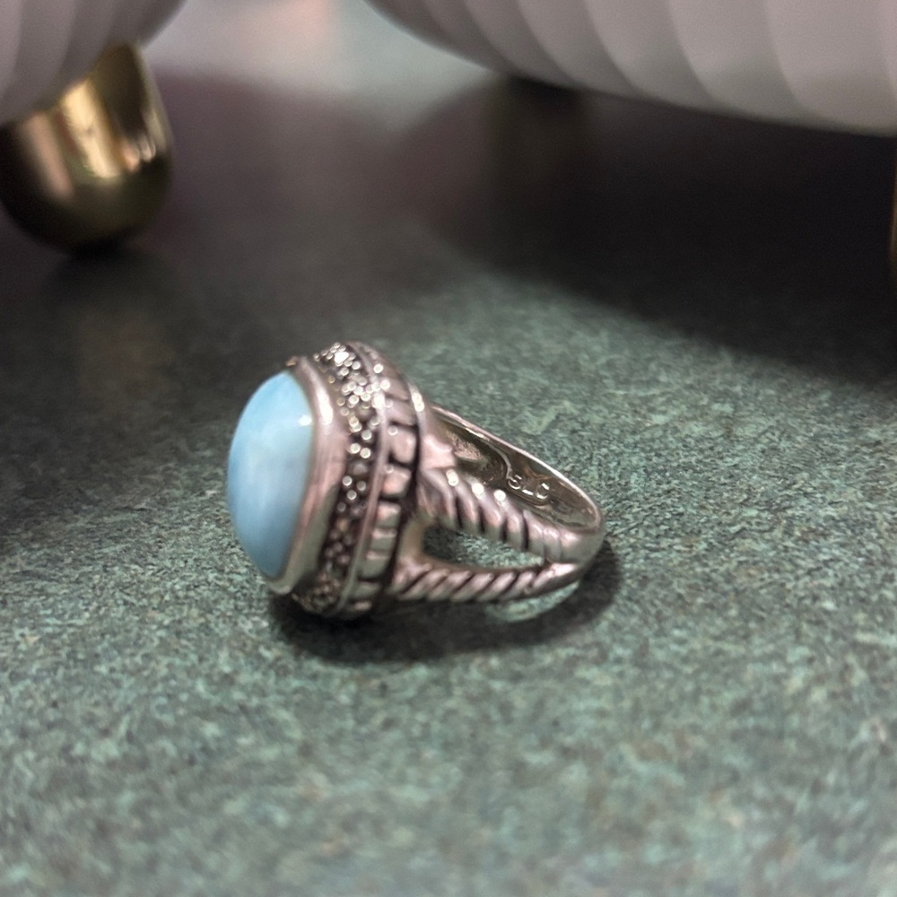 Elegant Sterling Silver and Blue Women's Ring - Picture 2 of 4